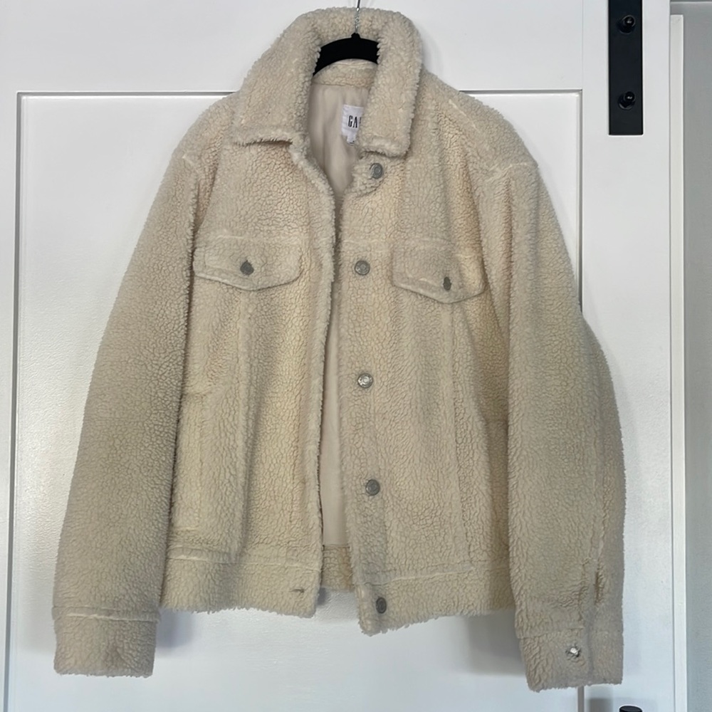 Gap women’s small  faux sheepskin Teddy  jacket in ivory
